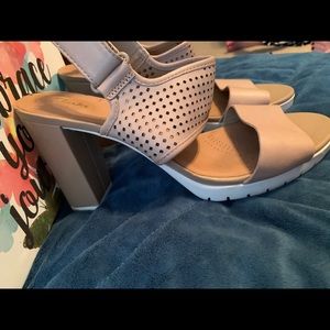 Comfy tan Clark’s artisan heels